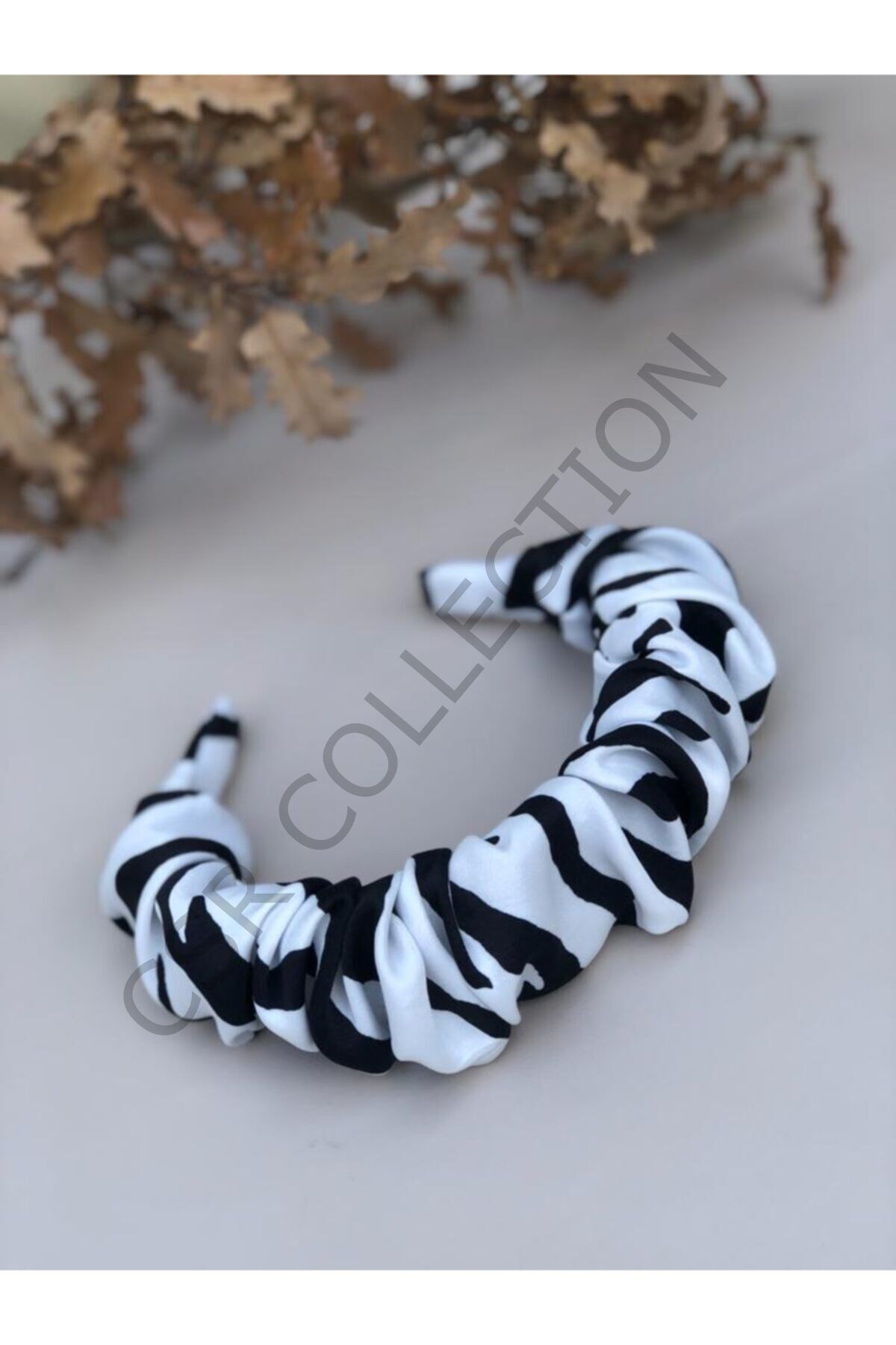 Zebra Saten Büzgü Taç Siyah Beyaz - Tek Ebat
