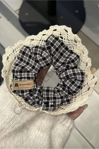 ekose dantel detaylı lastik toka